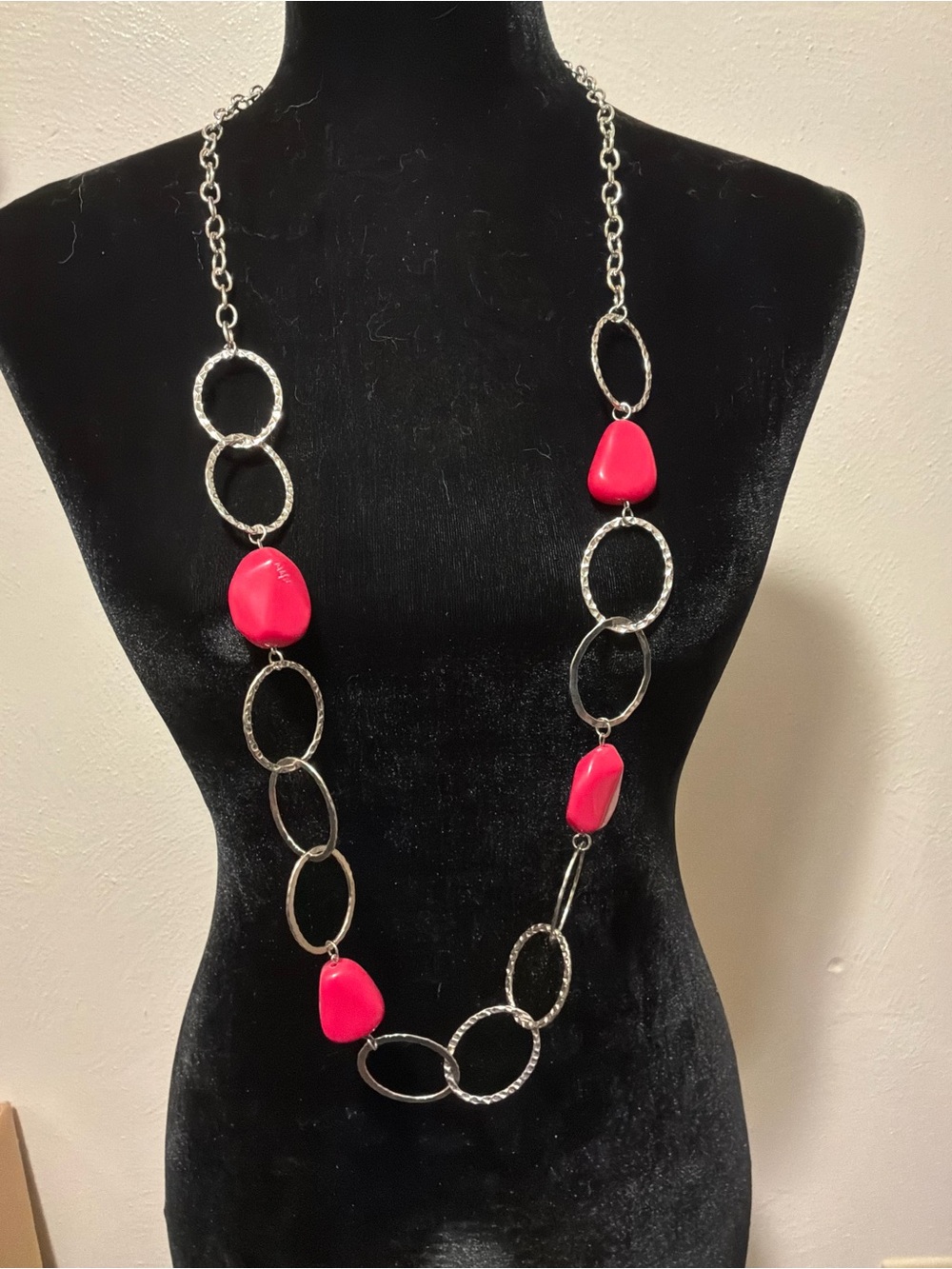 Stylish Link Necklace with Pink Accent Beads